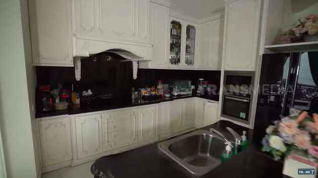 8 Penampakan Rumah Megah Crazy Rich Surabaya Amelia Salim, Bak Istana!