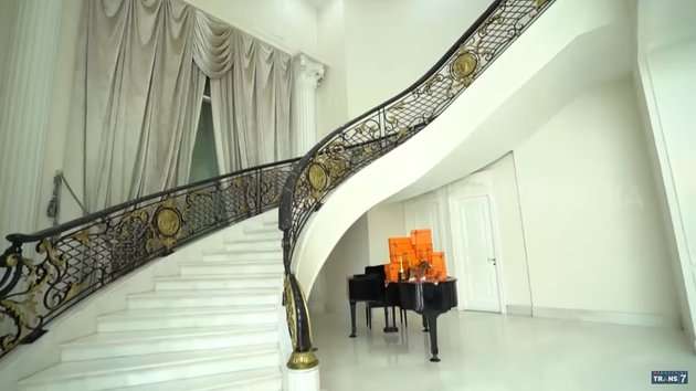 8 Penampakan Rumah Megah Crazy Rich Surabaya Amelia Salim, Bak Istana!