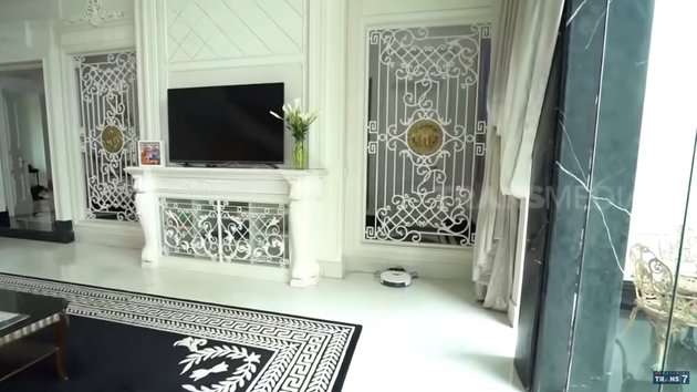 8 Penampakan Rumah Megah Crazy Rich Surabaya Amelia Salim, Bak Istana!