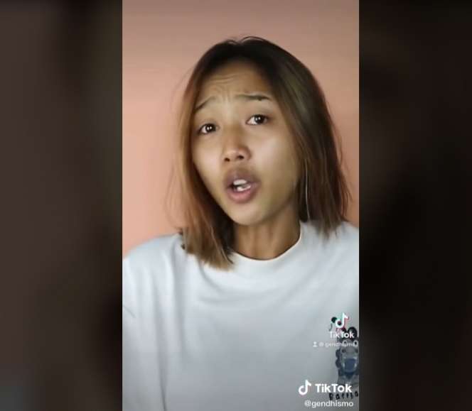 9 Potret Transformasi Makeup Gadis Ini Bikin Melongo, Glow Up Dalam Sekejap!