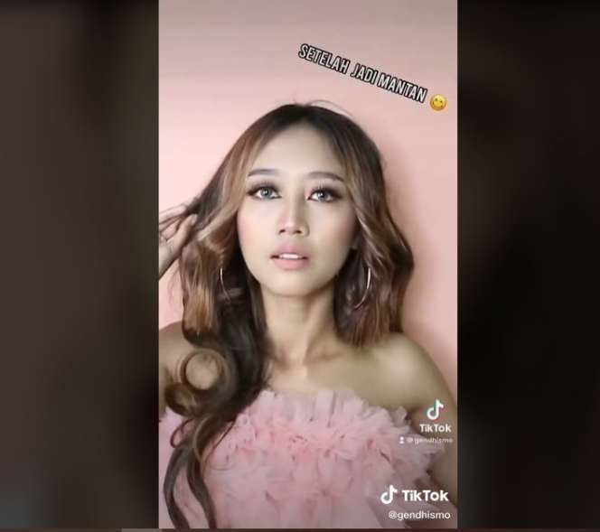 9 Potret Transformasi Makeup Gadis Ini Bikin Melongo, Glow Up Dalam Sekejap!