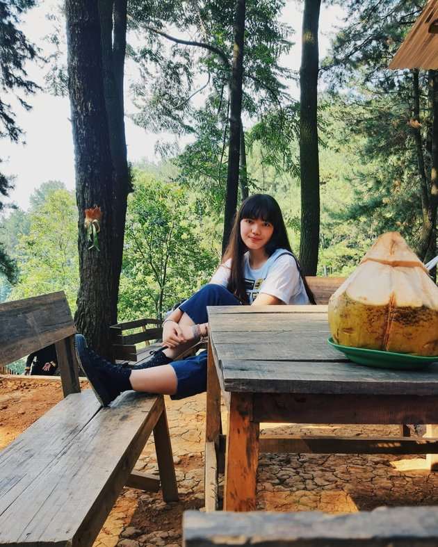 5 Potret Karnisya Anak Teddy Syach dan Rina Gunawan yang Kini Beranjak Dewasa, Jarang Tersorot!