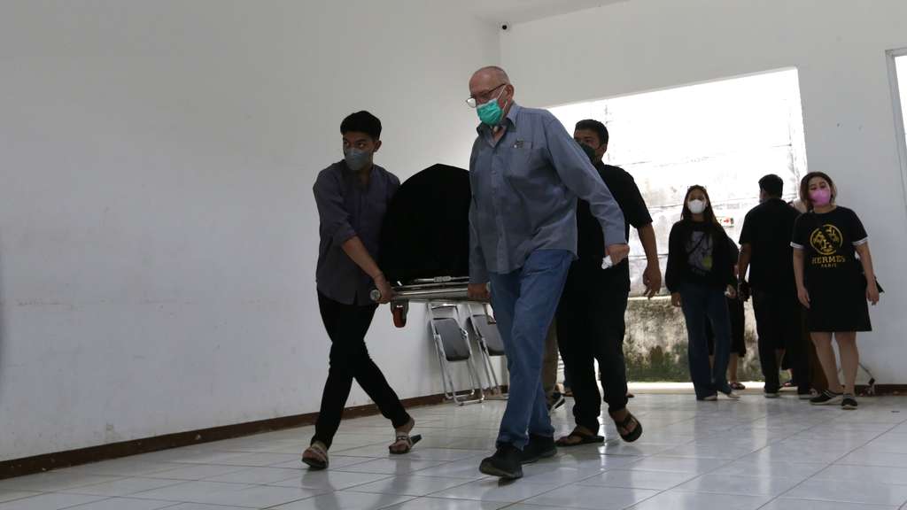FOTO: Suasana Rumah Duka Laura Anna