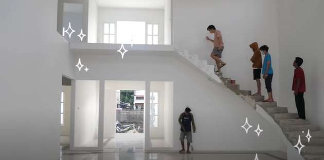 Penampakan Rumah Mewah Rizky Nazar, Punya Banyak Kamar!