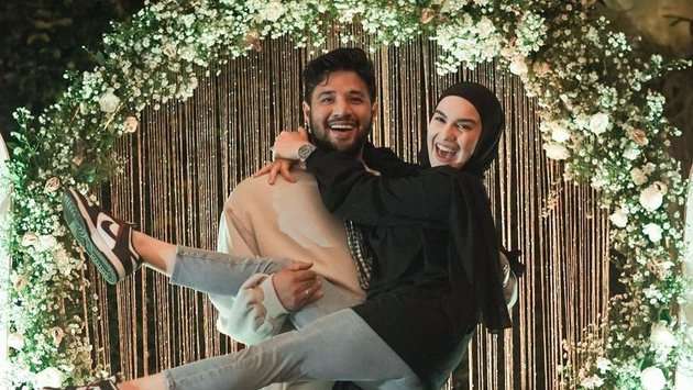 Potret Lamaran Adik Ammar Zoni, Wajah Calon Ipar Disebut Mirip Irish Bella!