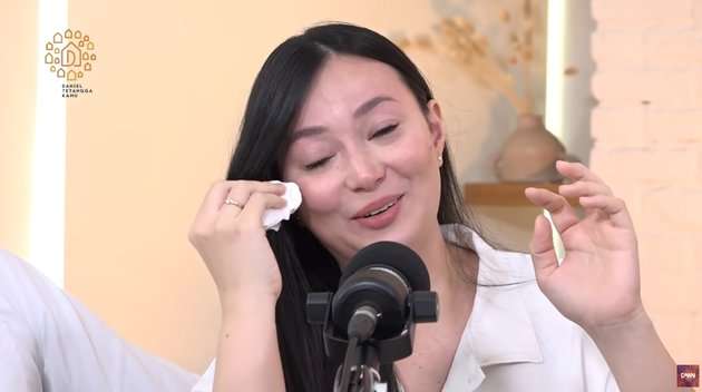 Asmirandah Menangis Ungkap Alasan Pindah Agama, Beber Fakta Mengejutkan!