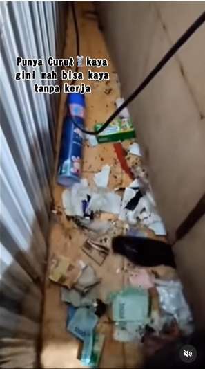 10 Potret Pasutri Bongkar Sarang Tikus di Rumahnya, Isinya Tumpukan Uang Banyak Banget, Auto Kaya!