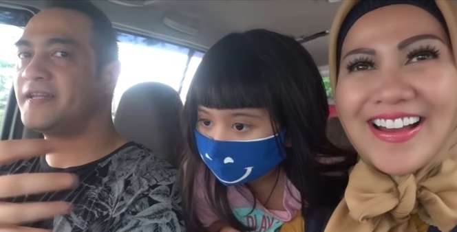 Makin Dekat Seperti Ayah dan Anak! Potret Kebersamaan Ferry Irawan dan Vania Putri Venna Melinda
