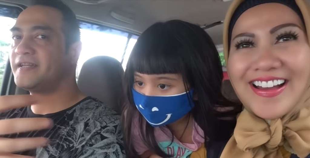 Makin Dekat Seperti Ayah dan Anak! Potret Kebersamaan Ferry Irawan dan Vania Putri Venna Melinda