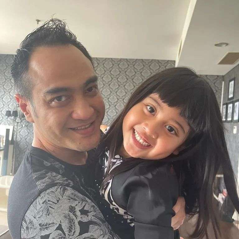Makin Dekat Seperti Ayah dan Anak! Potret Kebersamaan Ferry Irawan dan Vania Putri Venna Melinda