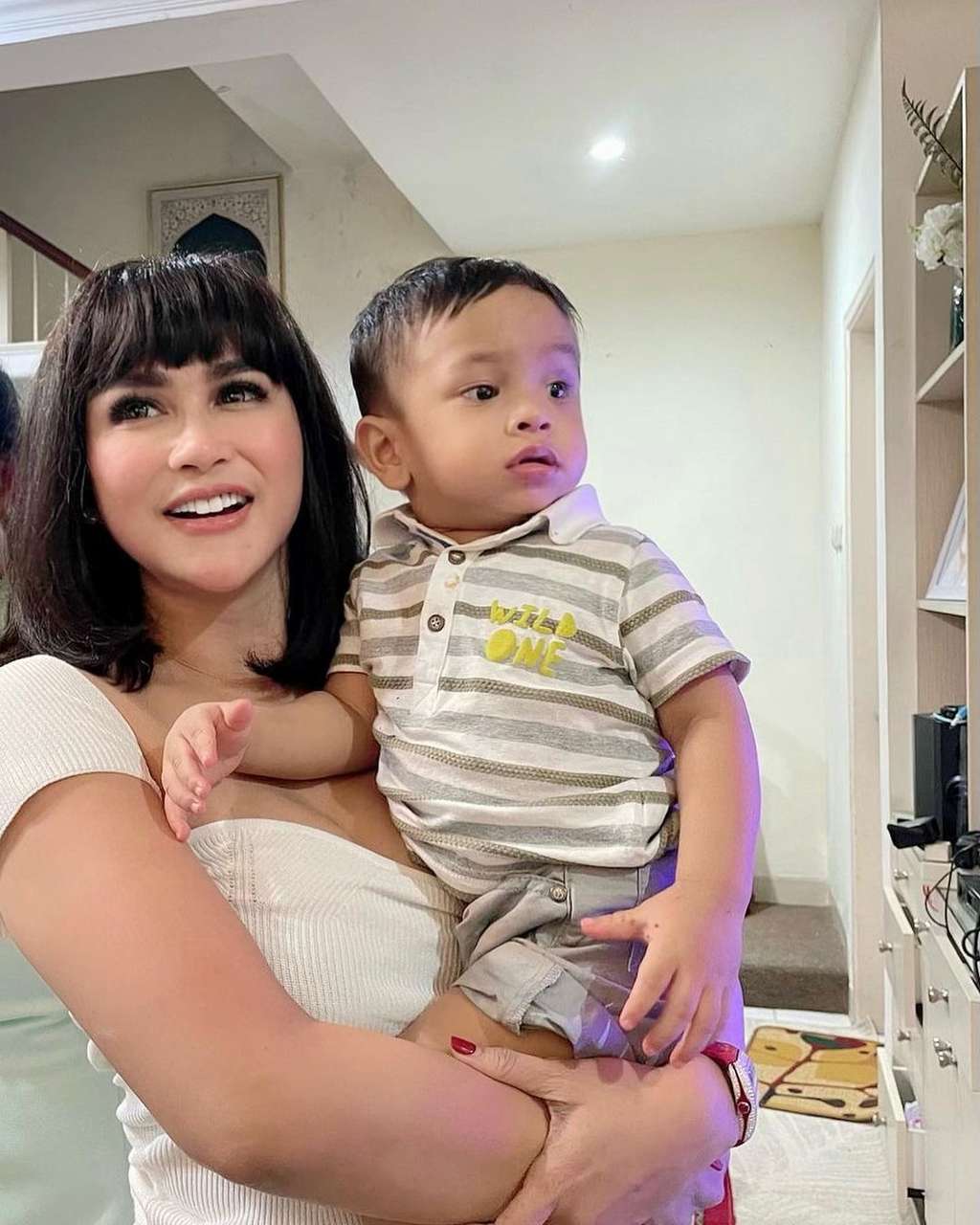 9 Potret Bebizie Dandan Mirip Vanessa Angel, Sampai Dipanggil ‘Mami’ Oleh Gala Sky