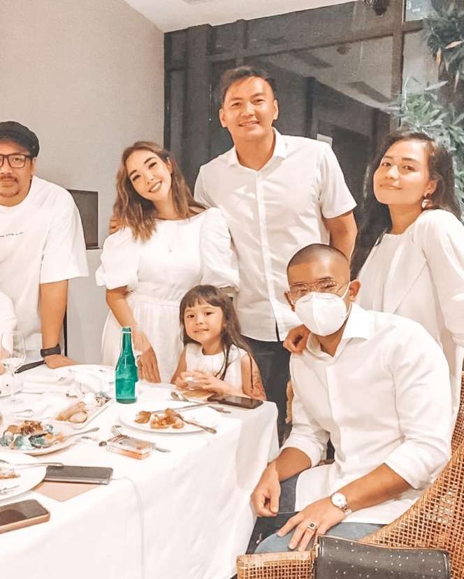 Putus dari Gisel, Intip 10 Foto Kenangan Gempi dan Wijin yang Dekat Bak Ayah-Anak