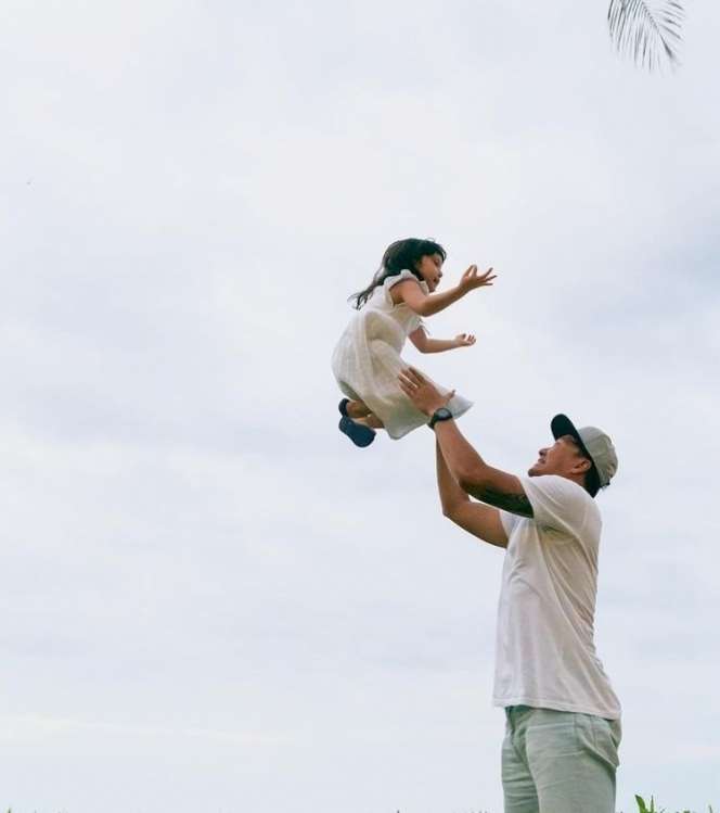 Putus dari Gisel, Intip 10 Foto Kenangan Gempi dan Wijin yang Dekat Bak Ayah-Anak