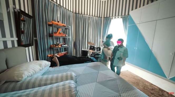8 Potret Kamar Tidur Amora Lemos yang Jarang Tersorot, Mewah Banget Penuh Mainan Mahal!