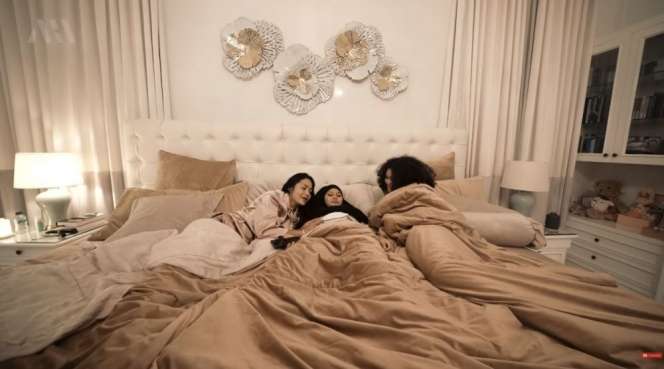 8 Potret Kamar Tidur Amora Lemos yang Jarang Tersorot, Mewah Banget Penuh Mainan Mahal!