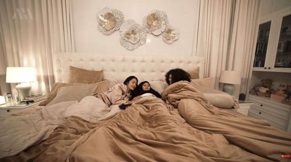 8 Potret Kamar Tidur Amora Lemos yang Jarang Tersorot, Mewah Banget Penuh Mainan Mahal!