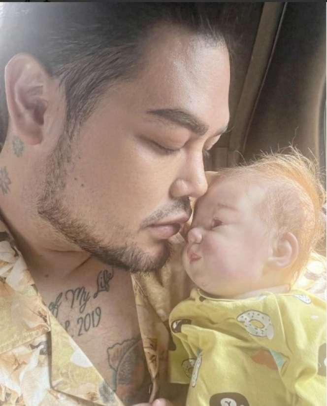 7 Potret Miracle Putra 'Anak' Ivan Gunawan, Wajahnya Curi Perhatian!