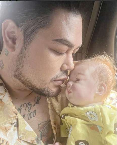 7 Potret Miracle Putra 'Anak' Ivan Gunawan, Wajahnya Curi Perhatian!