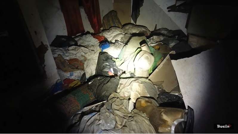 10 Potret Ngerinya Rumah Terbengkalai 15 Tahun, Ditemukan Mayat Nenek Membusuk di Kamar