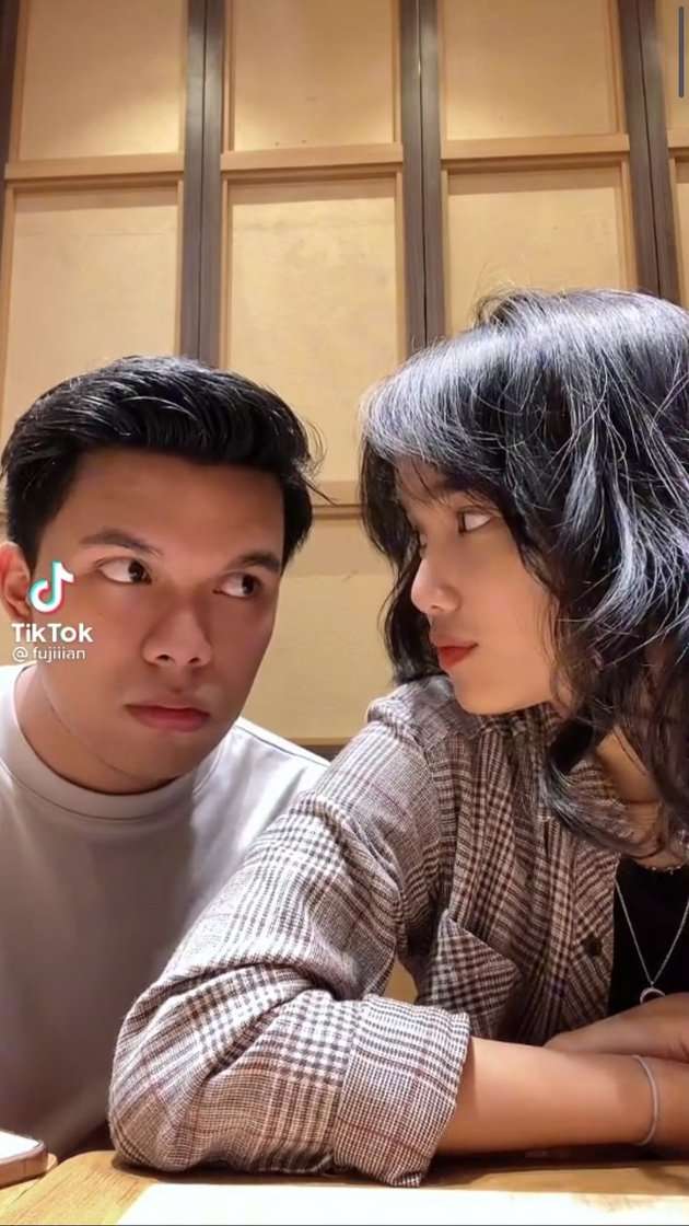 10 Potret Mesra Thariq Halilintar dan Fuji yang Bikin Baper, Kepergok Gandengan Tangan!