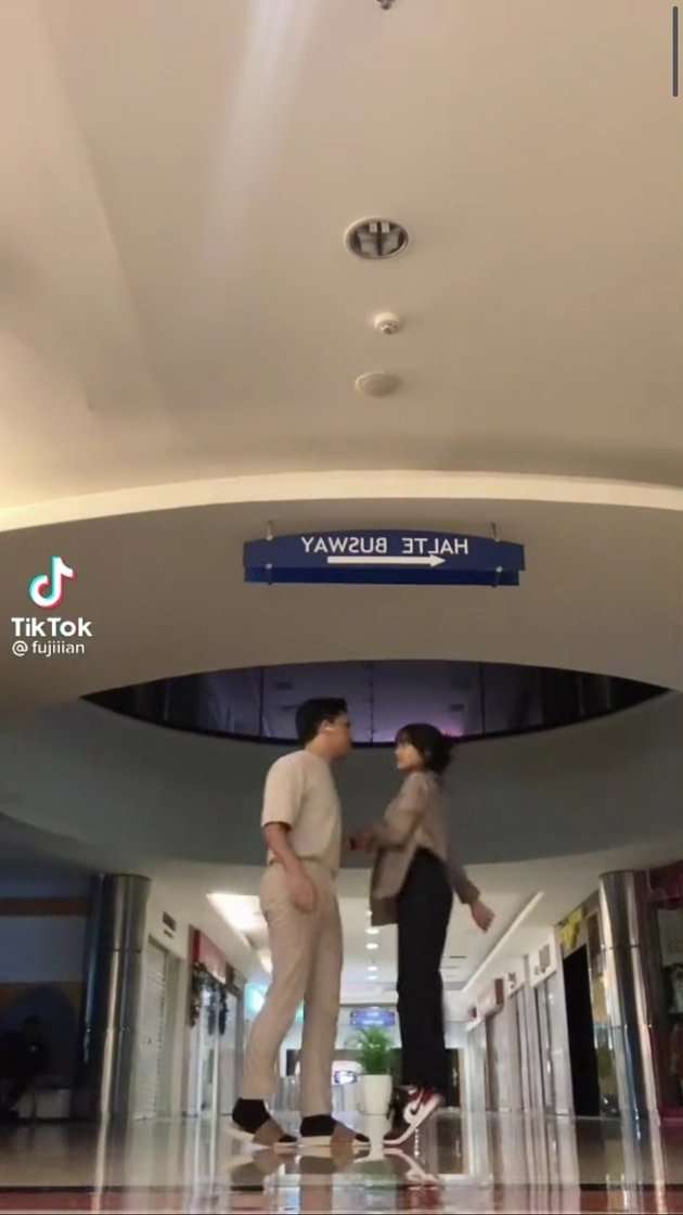 10 Potret Mesra Thariq Halilintar dan Fuji yang Bikin Baper, Kepergok Gandengan Tangan!