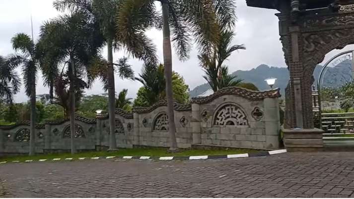 Penampakan Makam Megah Pemilik Gudang Garam, Peti Mati dari Jati Seberat 1,5 Ton