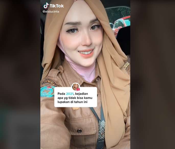 10 Potret PNS Cantik yang Viral Karena Model Hijab 'Rambut', Bak Princess Disney!