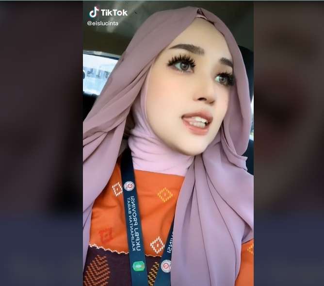 10 Potret PNS Cantik yang Viral Karena Model Hijab 'Rambut', Bak Princess Disney!