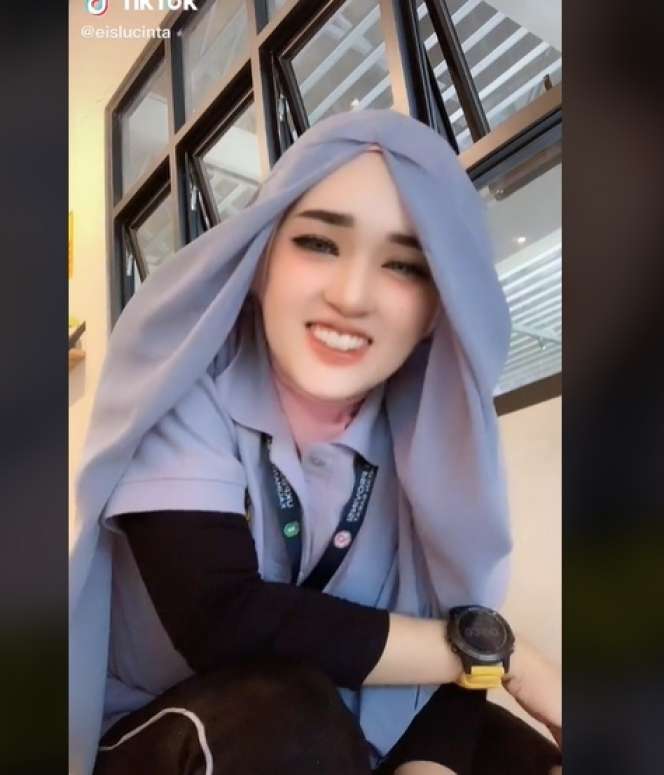 10 Potret PNS Cantik yang Viral Karena Model Hijab 'Rambut', Bak Princess Disney!