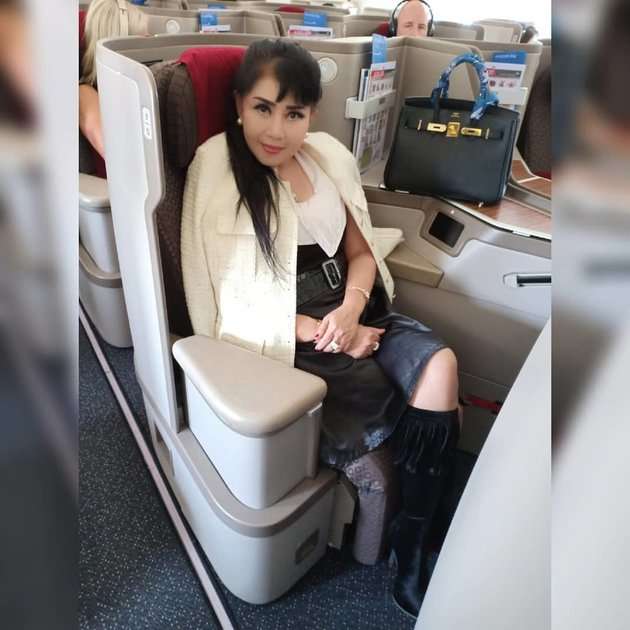 10 Potret Ibu Artis yang Bergaya Seperti ABG, Mama Cherly eks Cherrybelle Juaranya!