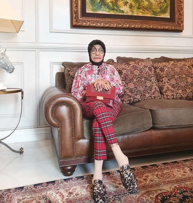 10 Potret Ibu Artis yang Bergaya Seperti ABG, Mama Cherly eks Cherrybelle Juaranya!