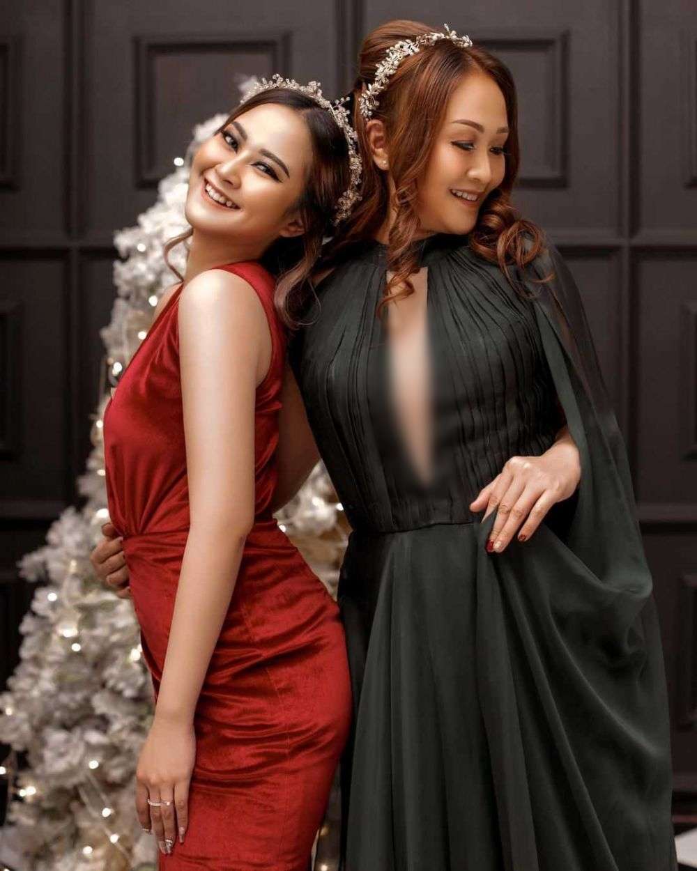 10 Potret Ibu Artis yang Bergaya Seperti ABG, Mama Cherly eks Cherrybelle Juaranya!