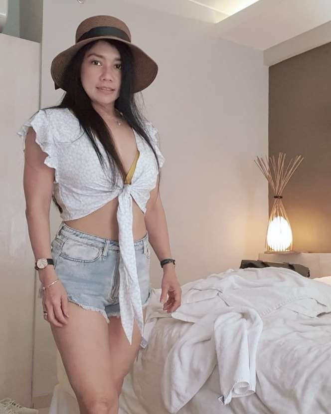 10 Potret Ibu Artis yang Bergaya Seperti ABG, Mama Cherly eks Cherrybelle Juaranya!