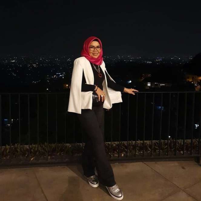 10 Potret Ibu Artis yang Bergaya Seperti ABG, Mama Cherly eks Cherrybelle Juaranya!