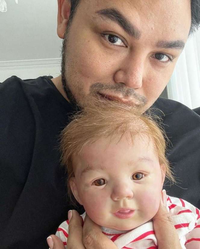 Momen Ivan Gunawan Momong Sang 'Anak' Borong Perlengkapan Bayi Hingga Diajak Ke Lokasi Syuting
