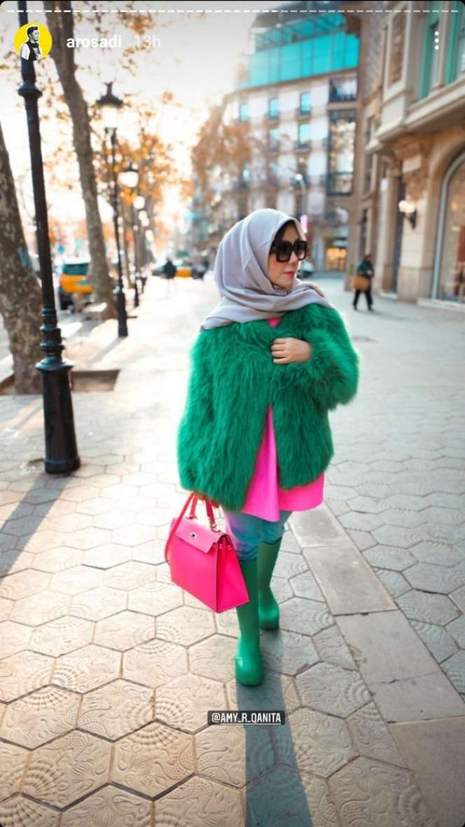 6 Potret Amy Qanita Saat Liburan Ke Barcelona, Outfitnya Kece Abis! Dikira Syahini