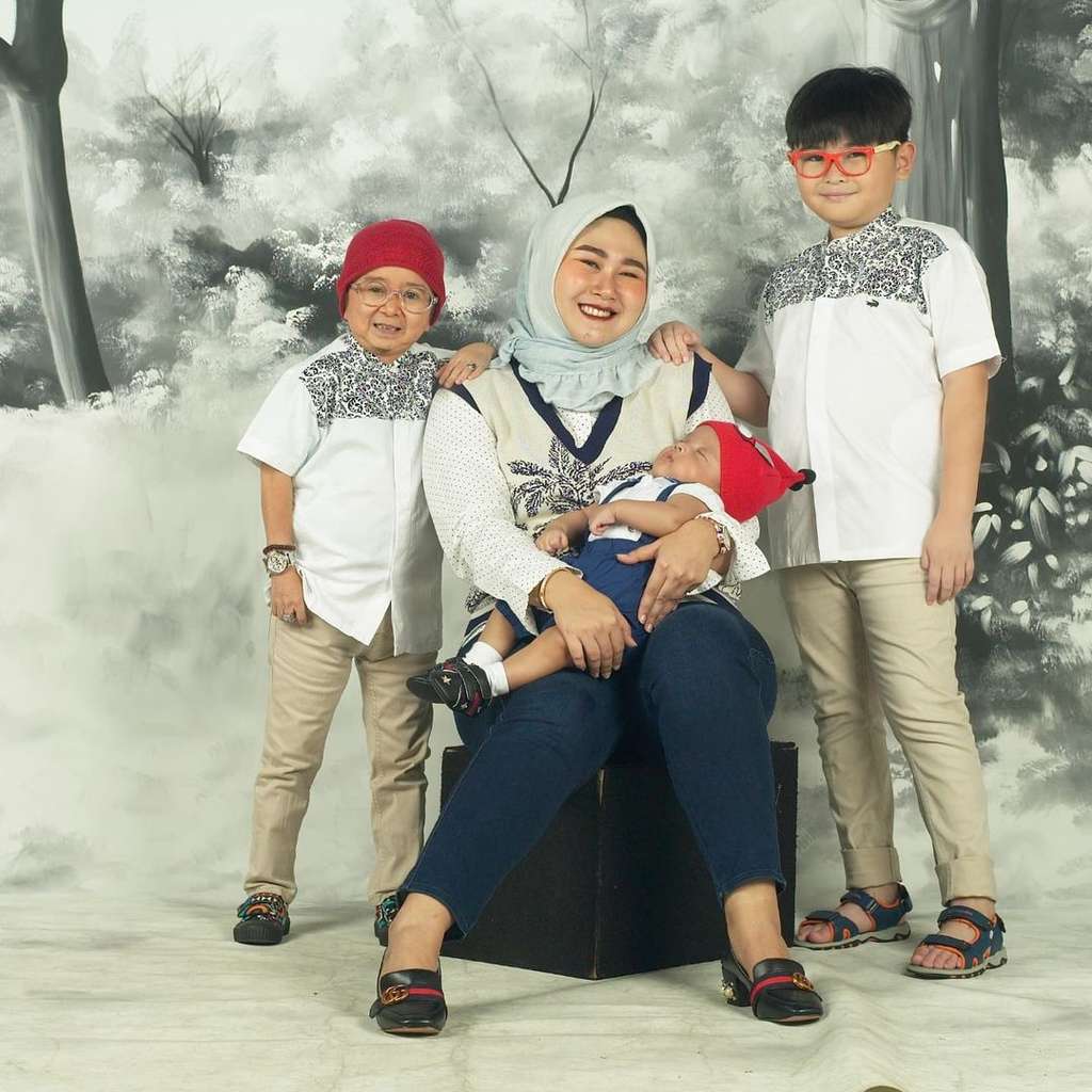 5 Potret Kompak Daus Mini Bersama Kedua Putranya