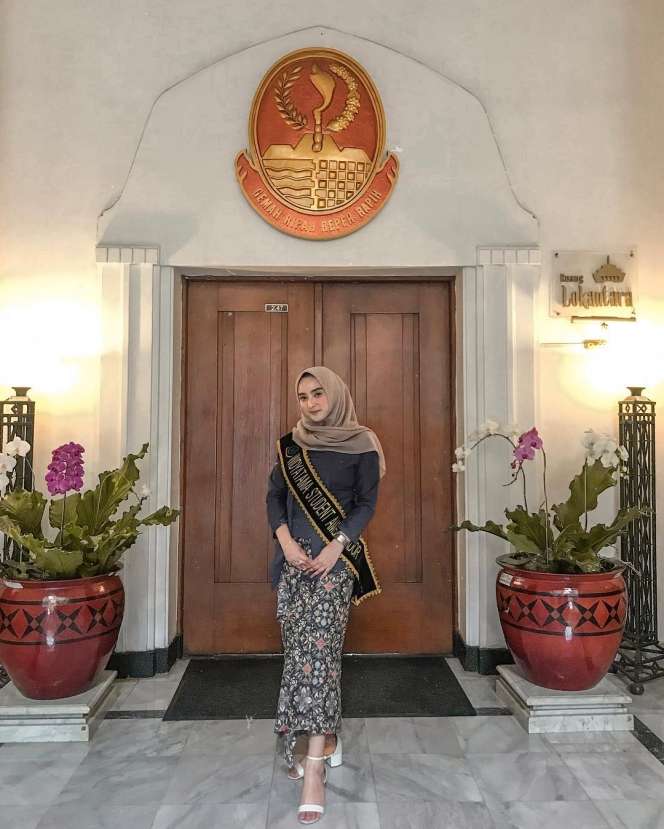 Pesona Dinan Fajrina, Istri Crazy Rich Bandung Doni Salmanan Bak Barbie Arab