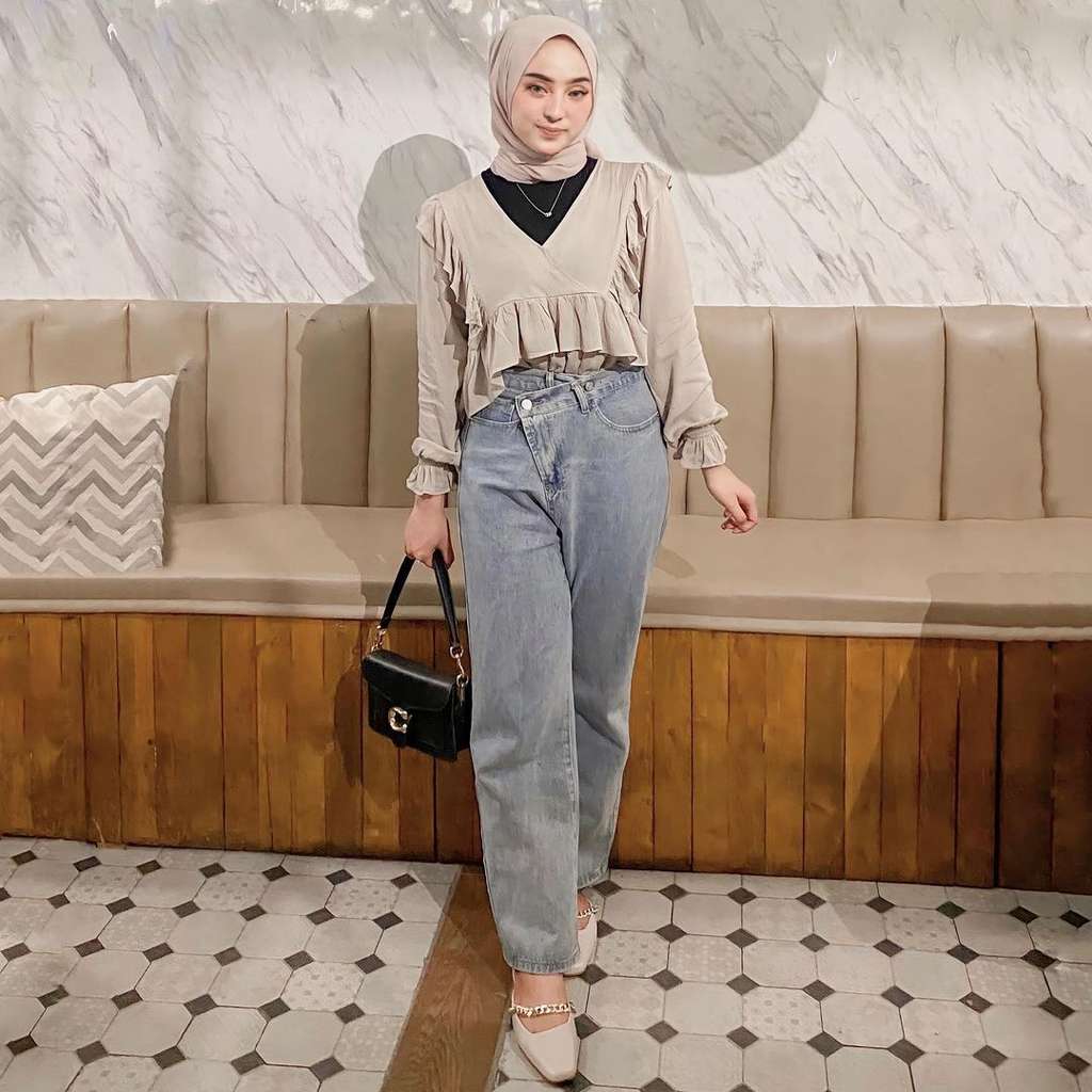 Pesona Dinan Fajrina, Istri Crazy Rich Bandung Doni Salmanan Bak Barbie Arab