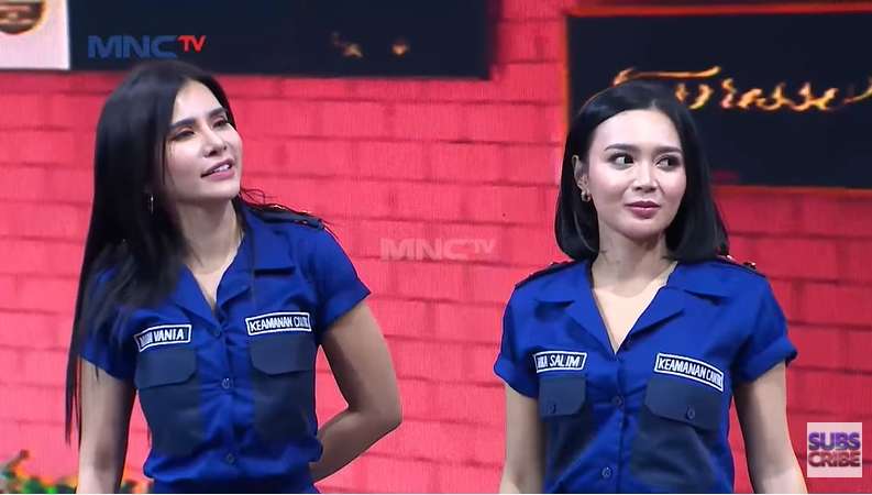 8 Potret Menawan Wika Salim & Maria Vania Pakai Baju Security, Dijuluki ‘Duo Pemersatu Bangsa’