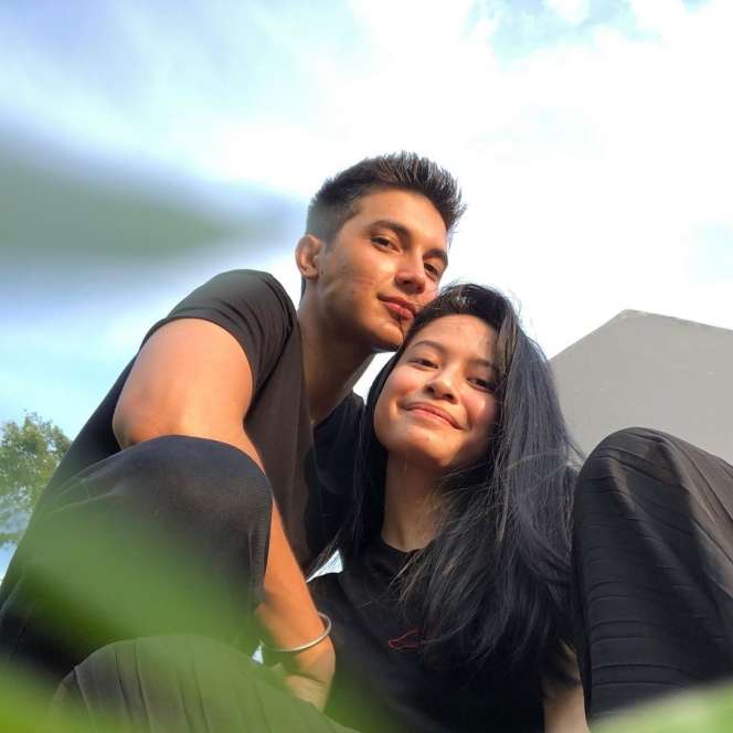8 Pasangan Artis Hasil Perjodohan Netizen, Terbaru Thariq & Fuji Kawal Sampai Pacaran!