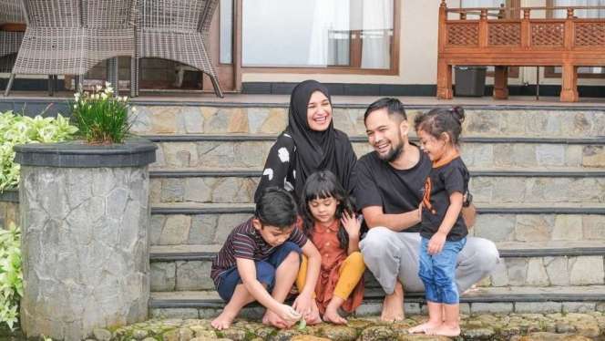 8 Pasangan Artis Hasil Perjodohan Netizen, Terbaru Thariq & Fuji Kawal Sampai Pacaran!