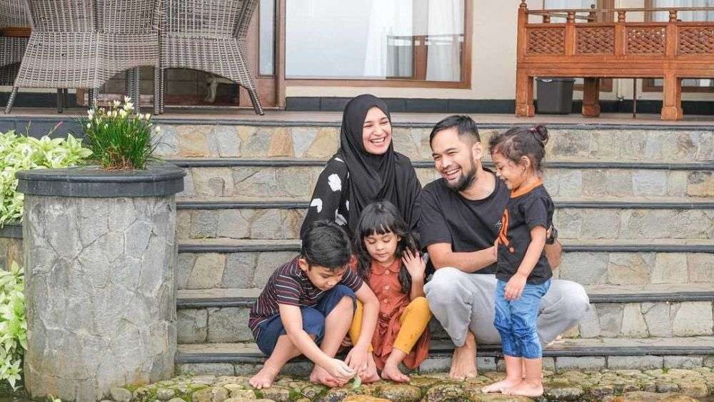 8 Pasangan Artis Hasil Perjodohan Netizen, Terbaru Thariq & Fuji Kawal Sampai Pacaran!