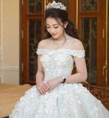 Ingat Cewek yang Dilamar Crazy Rich dengan 200 Batang Emas? Lihat Nasibnya Kini ….