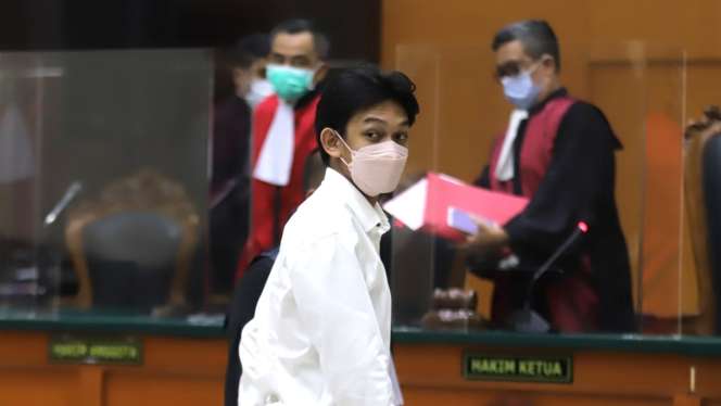 FOTO: Penampilan Gaga Muhammad di Sidang Perdana yang Digelar Tatap Muka