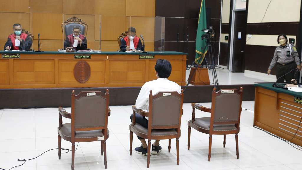 FOTO: Penampilan Gaga Muhammad di Sidang Perdana yang Digelar Tatap Muka