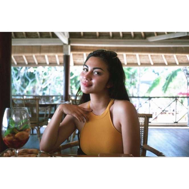 Tuai Pro Kontra! Sederet Artis Cantik yang Pernah Kepergok Merokok!