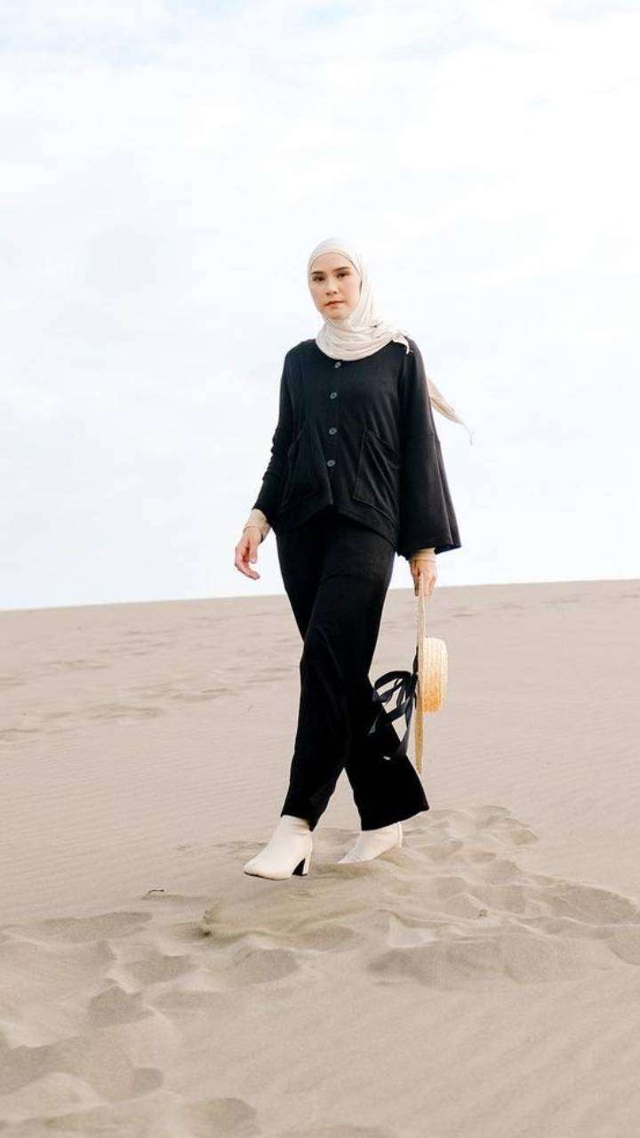 Tuai Pro Kontra! Sederet Artis Cantik yang Pernah Kepergok Merokok!