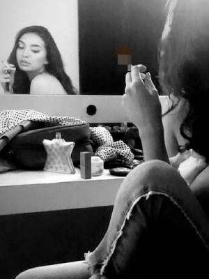 Tuai Pro Kontra! Sederet Artis Cantik yang Pernah Kepergok Merokok!