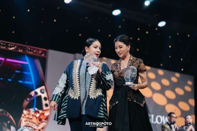 Adu Kebaya 13 Artis Hadiri Ultah Brand Kecantikan, Keanu Agl Disebut Mirip Tukang Jamu!